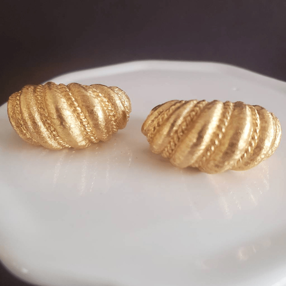 VTG Napier Gold Tone‎ Screw Back Earrings